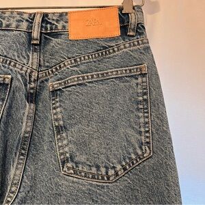 Zara Women’s Blue High Rise Comfort Fit Jeans - US 4